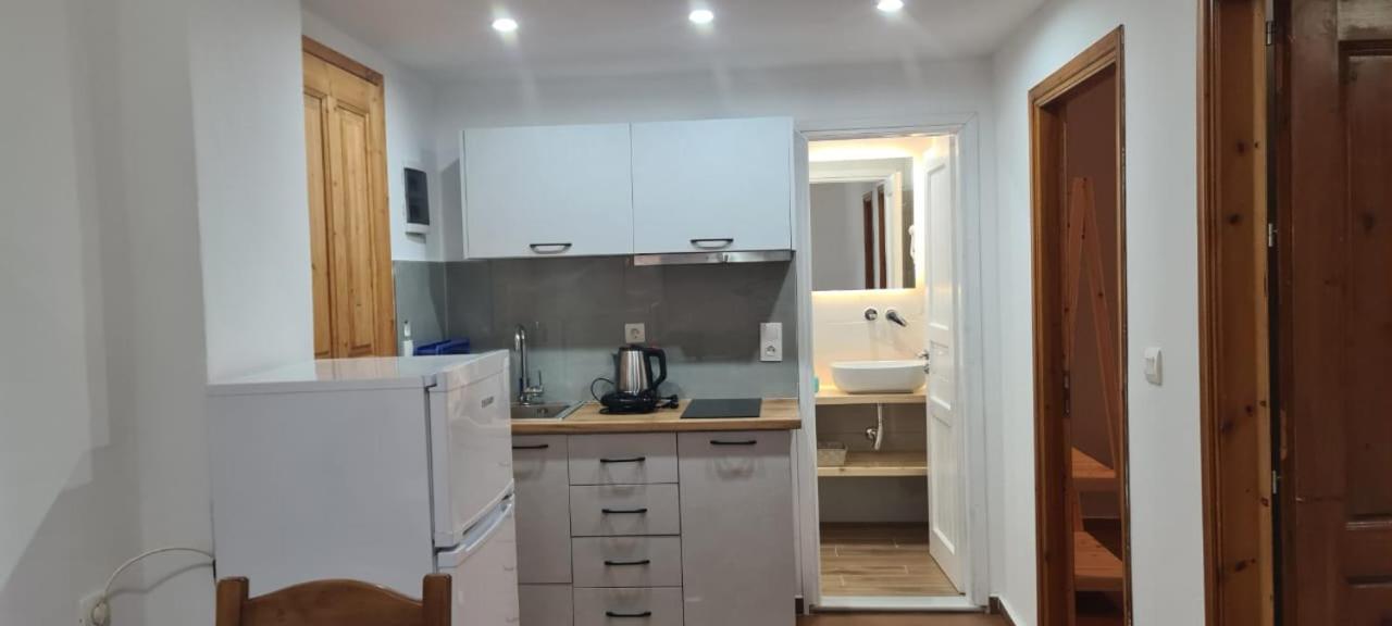 Apart-Hotel Llazari Himarë Habitación foto