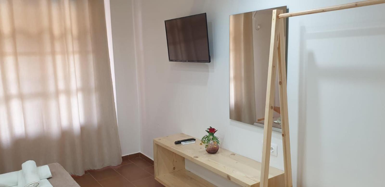 Apart-Hotel Llazari Himarë Habitación foto